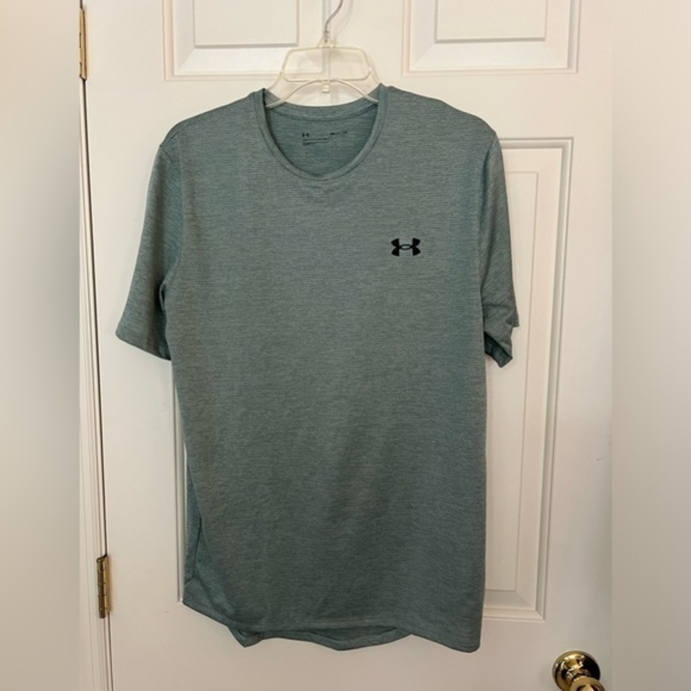 Under Armour Men’s Short Sleeve athletic shirt, Small NWOT